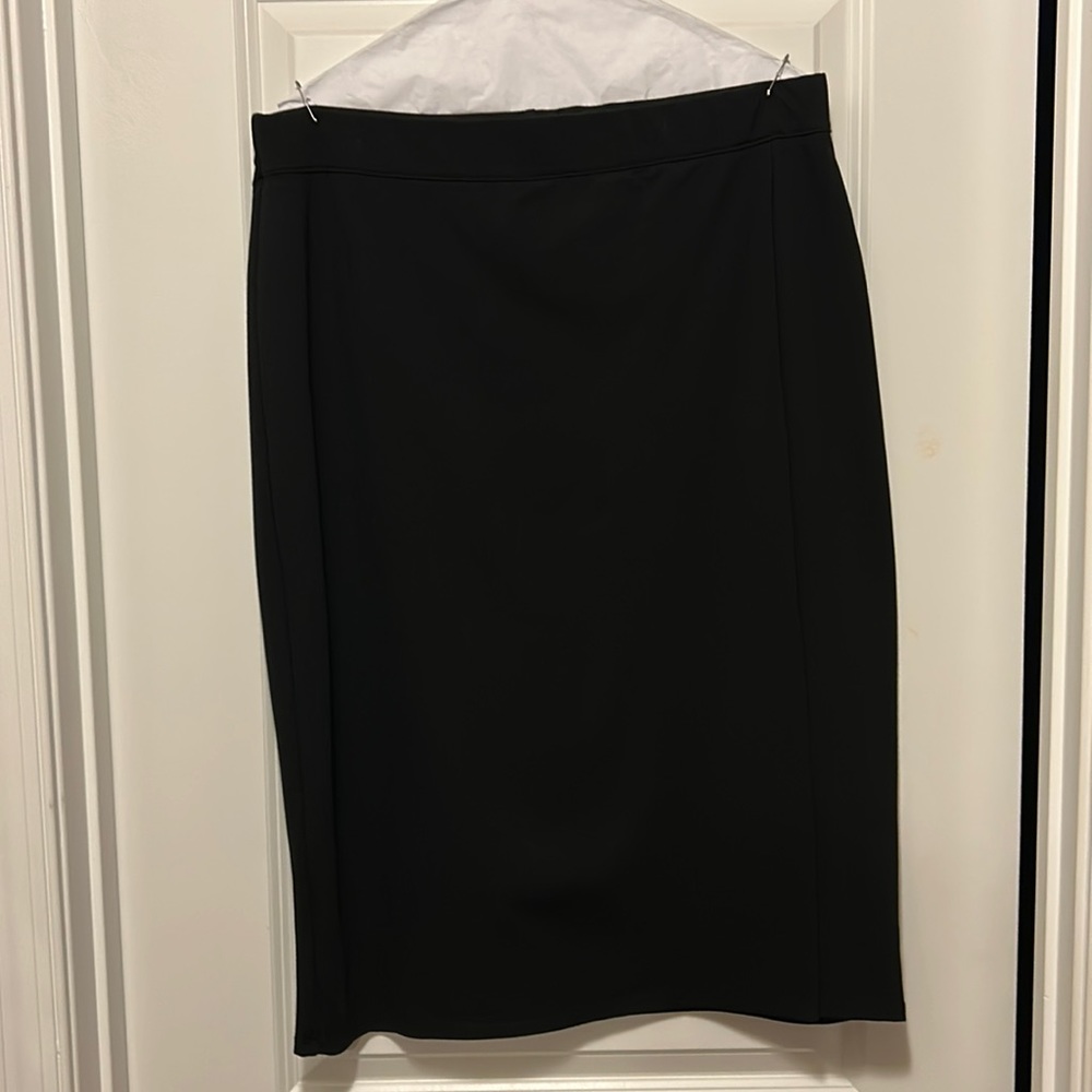 Liz Claiborne elastic waist black skirt